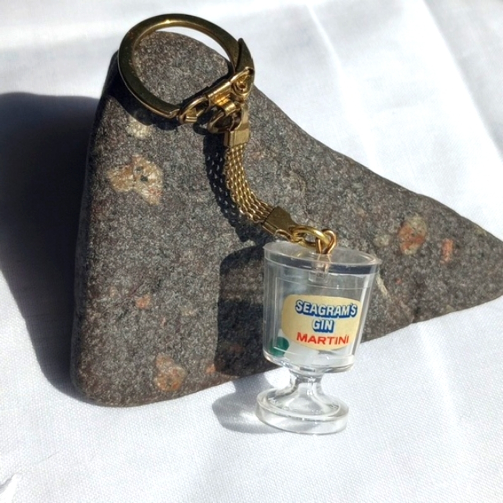 Vintage Seagram's gin martini keychain